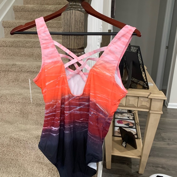 Woman’s size 1 x - Picture 2 of 3